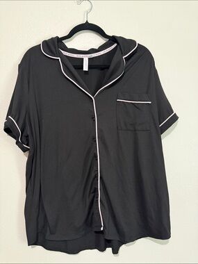 Black Button-Down Short Sleeve Pajama Top and Capri pants with Pink Piping